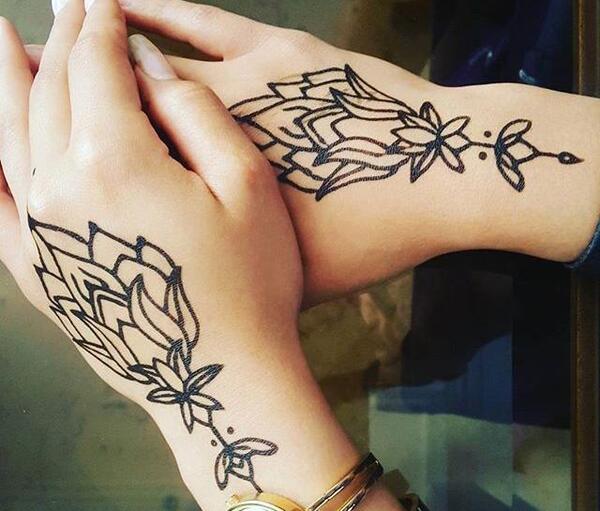 عکس حنا روی دست دخترانه ساده