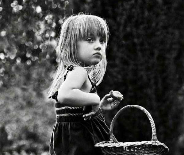 عکس دختر بچه های غمگین
