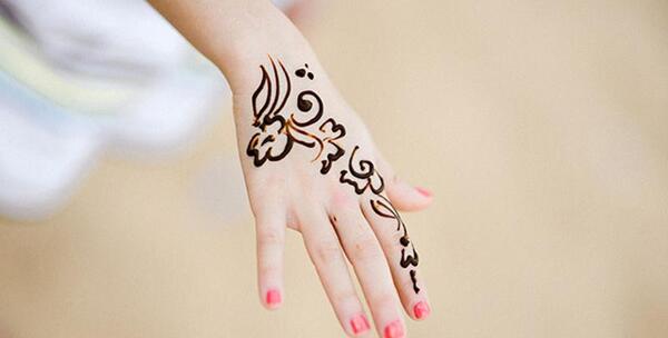 عکس حنا روی دست ساده و شیک