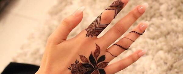 عکس حنا روی دست ساده و شیک