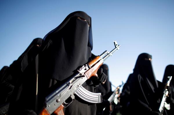 عکس دختر با حجاب نظامی