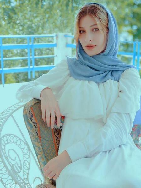 عکس دختر زیبا تمام قد