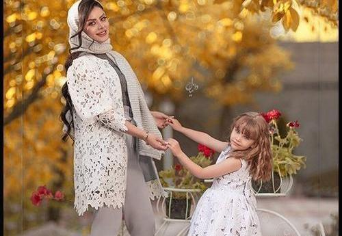 ژست عکس دختر مادر