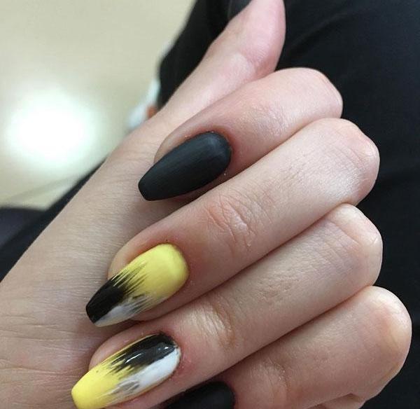 عکس طراحی ناخن شیک و ساده