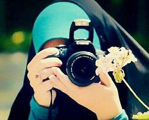 عکس دختر باحجاب با گل نرگس