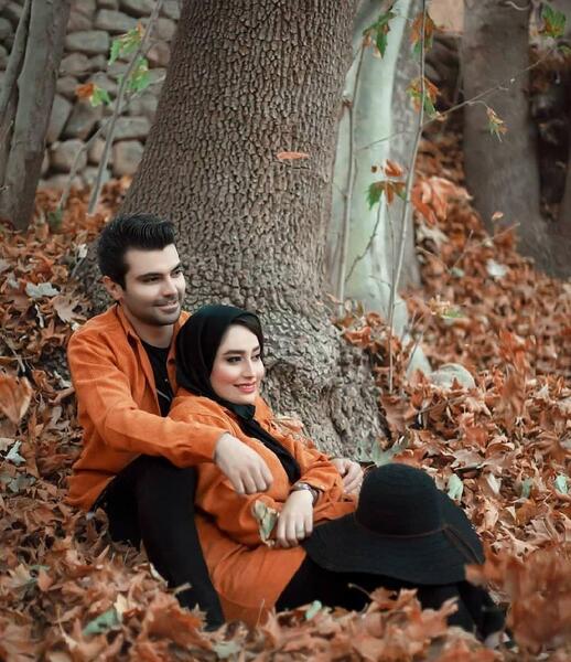 ژست عکس گرفتن دخترانه لب دریا