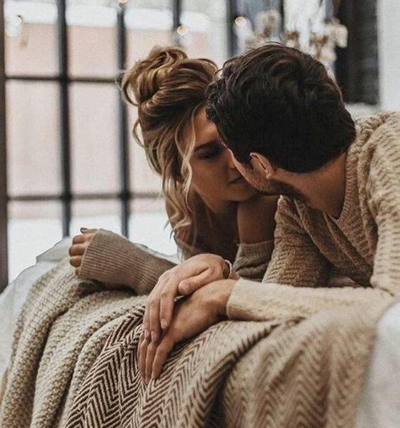 ژست عکس دخترانه دونفره در خانه