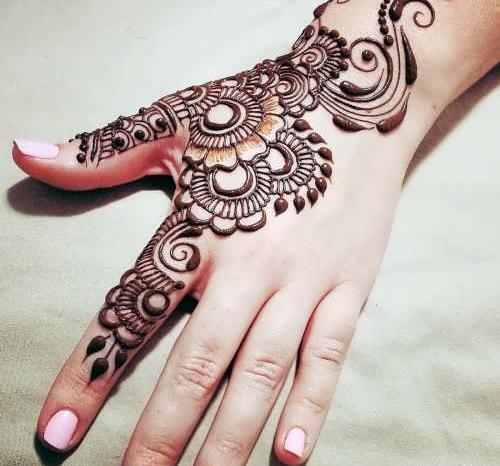عکس نقشه ی حنا روی دست