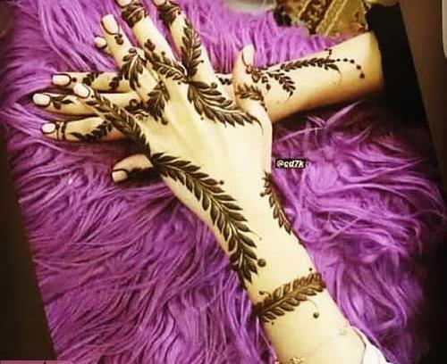 عکس نقشه ی حنا روی دست