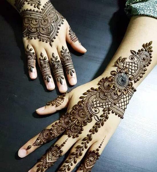 عکس نقشه ی حنا روی دست