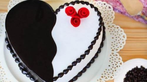 عکس کیک قلبی سالگرد ازدواج