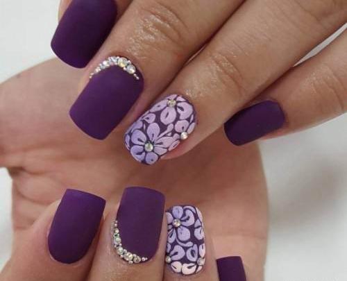 عکس ژلیش ناخن رنگ بنفش