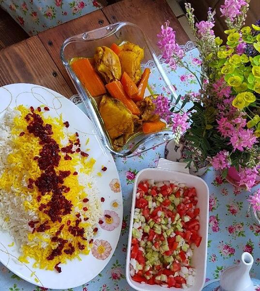 عکس زرشک پلو با مرغ و سالاد