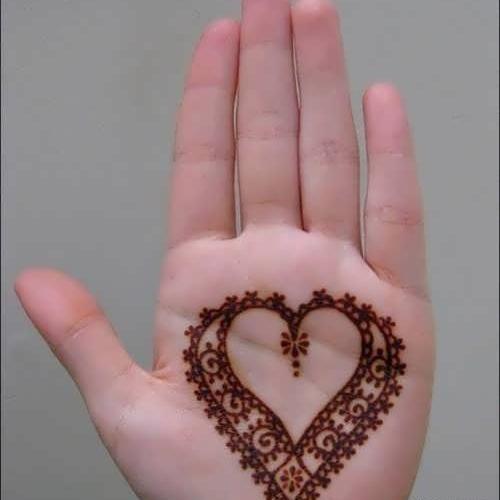 عکس حنا روی کف دست ساده