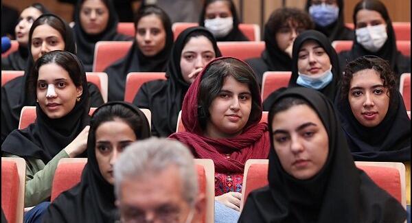 عکس رئیسی در دانشگاه الزهرا