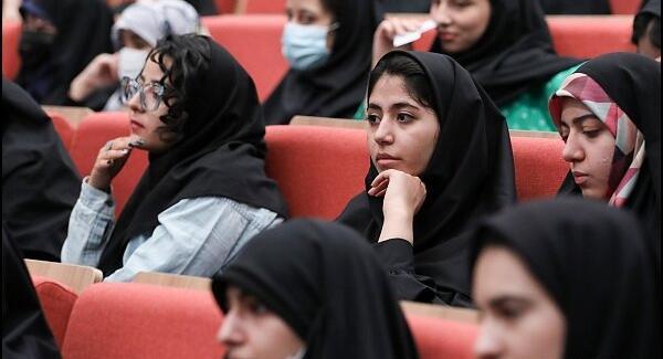 عکس رئیسی در دانشگاه الزهرا