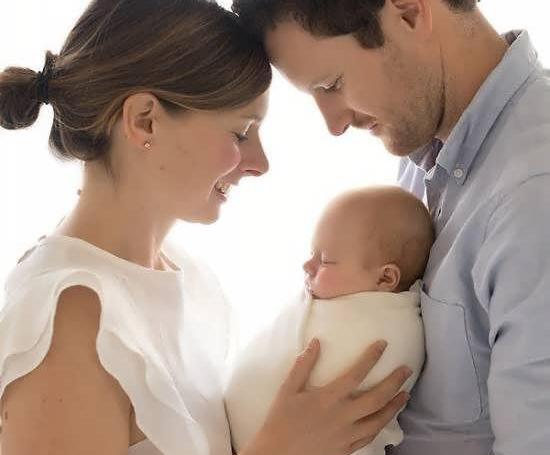 عکس تولد یک سالگی با پدر و مادر