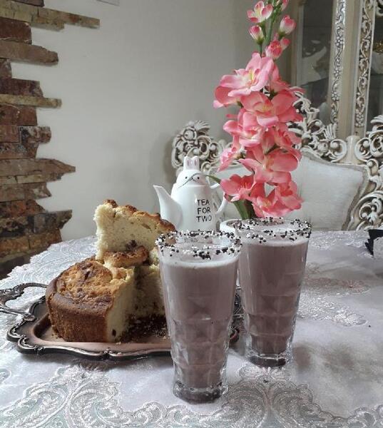عکس شیر کاکائو با کیک