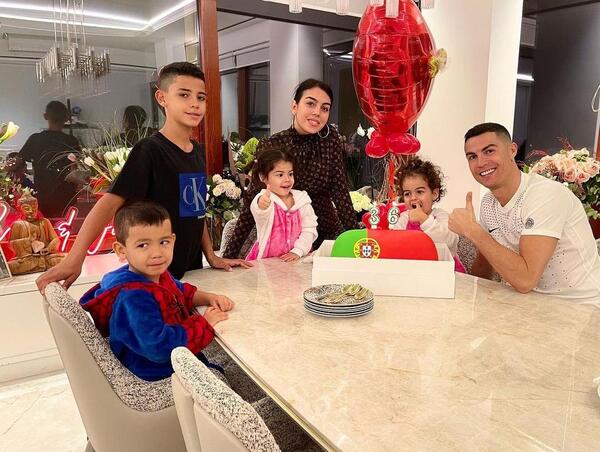 عکس بچه های رونالدو