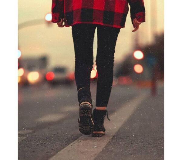 ژست عکس دخترانه با هدفون