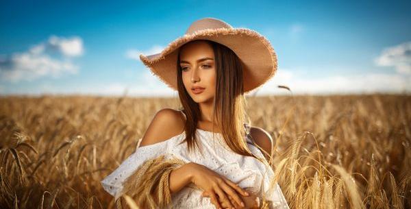 عکس دختر زیبا در مزرعه
