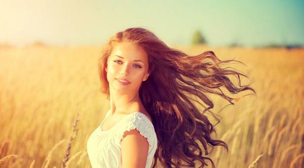 عکس دختر زیبا در مزرعه