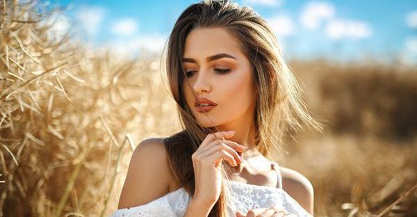 عکس دختر زیبا در مزرعه