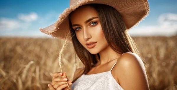 عکس دختر زیبا در مزرعه