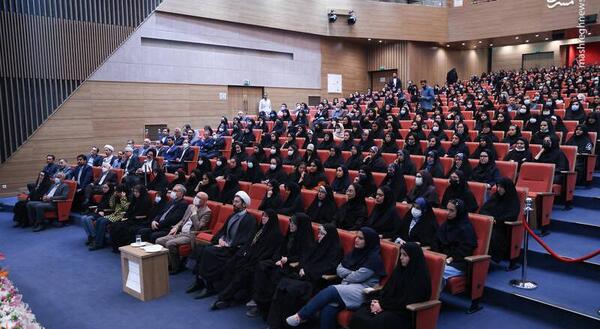 عکس رئیسی در دانشگاه الزهرا تهران