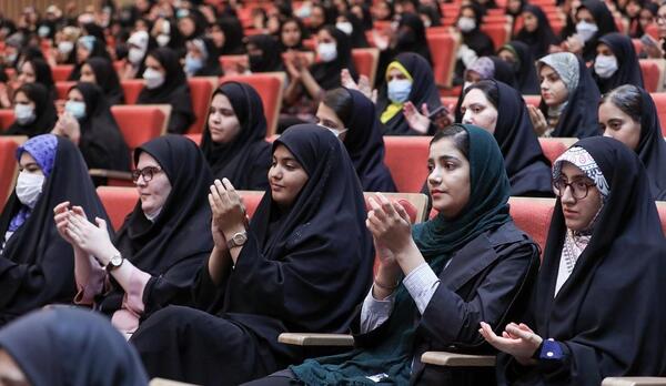 عکس رئیسی در دانشگاه الزهرا تهران