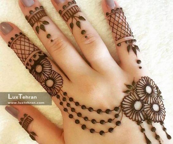 عکس حنا روی انگشت دست