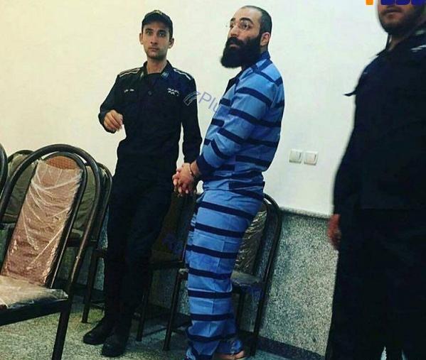 عکس زندانی با پابند