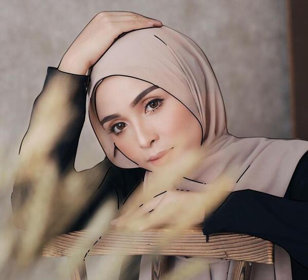 عکس دختر با حجاب شاد