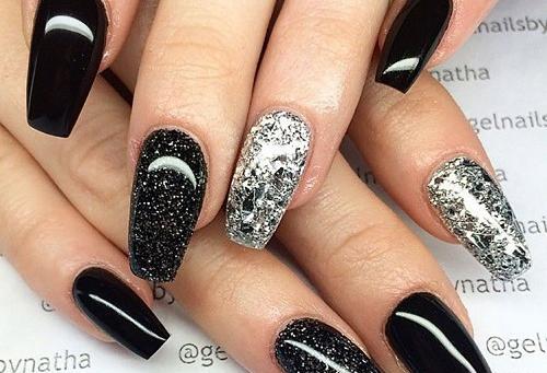 عکس ناخن ژلیش سیاه و سفید
