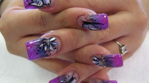 عکس طراحی ناخن رنگ بنفش
