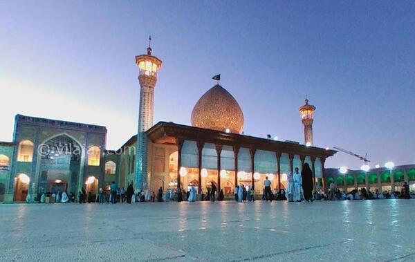 عکس حیاط شاهچراغ