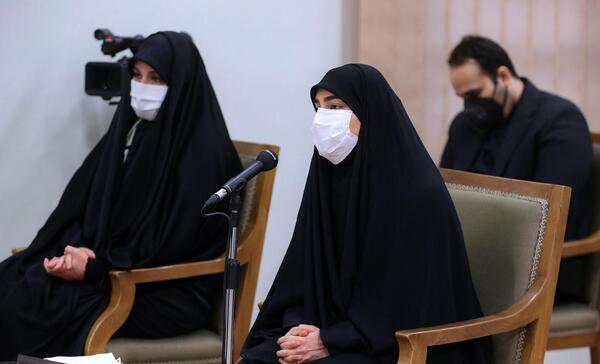 عکس رهبر انقلاب قاسم سلیمانی