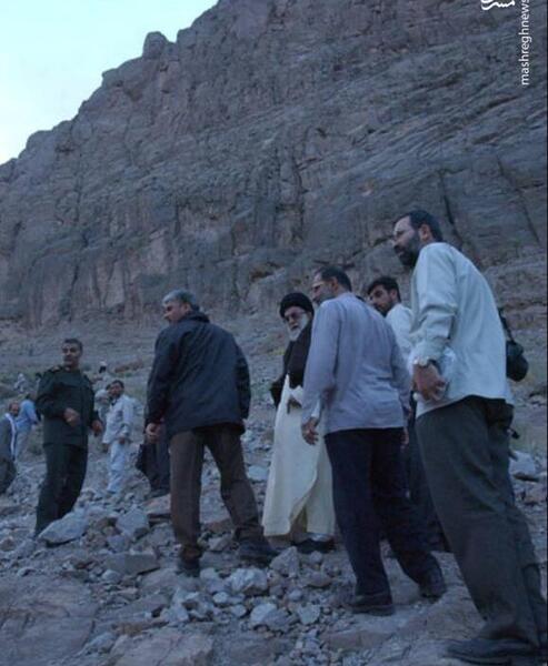 عکس رهبر انقلاب در کوهنوردی