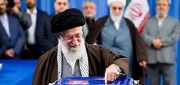 عکس رای دادن رهبر انقلاب