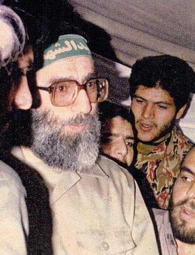 عکس رهبر انقلاب در زمان جنگ