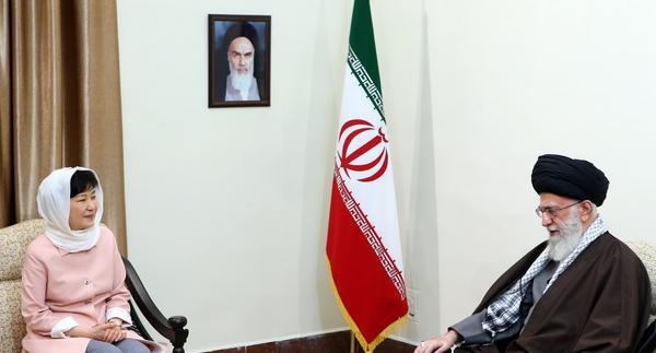عکس دوران ریاست جمهوری رهبر انقلاب