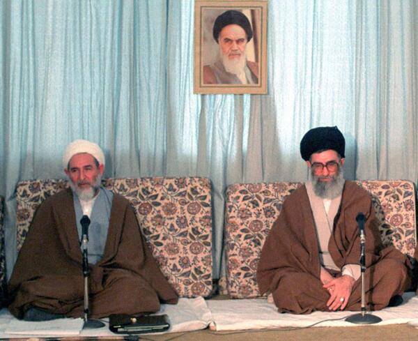 عکس رهبر انقلاب در کنار امام خمینی