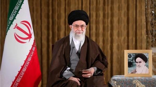 عکس رهبر انقلاب با پرچم ایران