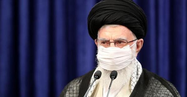 عکس رهبر انقلاب در هواپیما