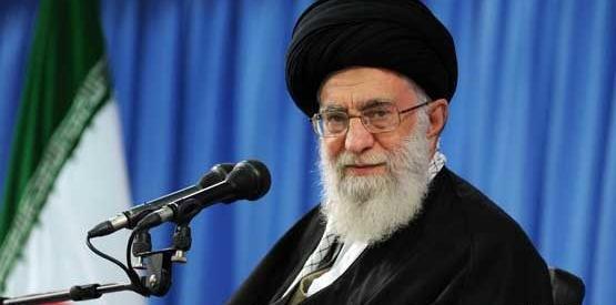 عکس رهبر انقلاب در هواپیما