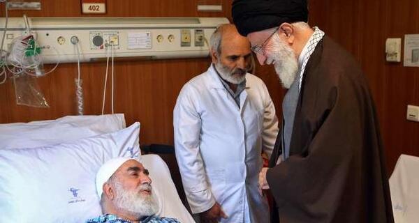 عکس قدیمی از رهبر انقلاب و آیت الله