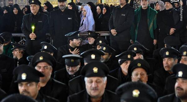 عکس رهبر انقلاب در حرم امام رضا