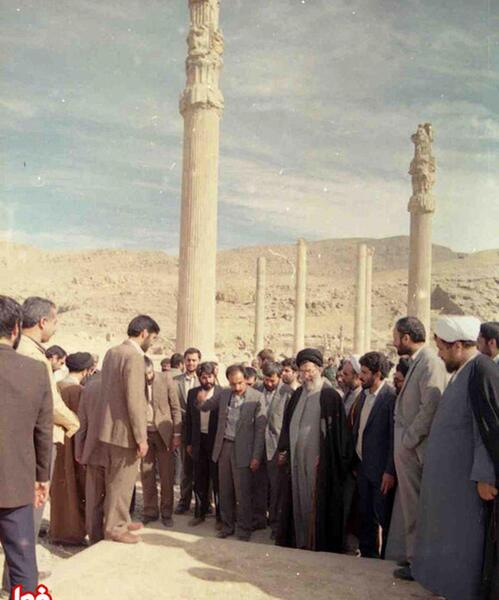 عکس رهبر انقلاب در تخت جمشید