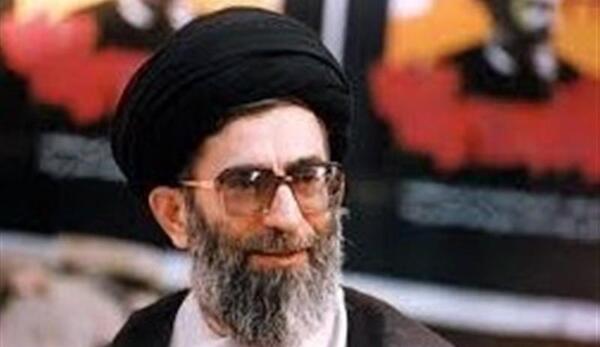 عکس رهبر انقلاب در تخت جمشید