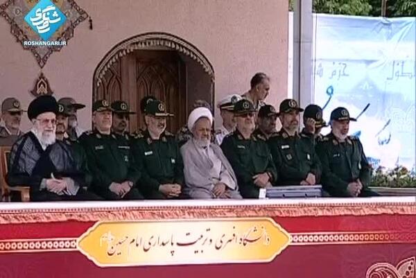 عکس رهبر انقلاب در دانشگاه امام حسین